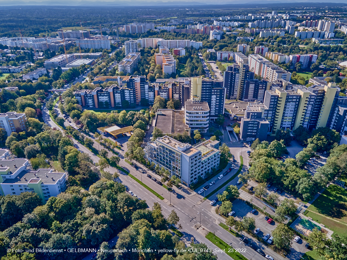 23.09.2022 - Karl-Marx-Ring 53-53c und Studentenwohnheim und Marx-Zentrum in Neuperlach
